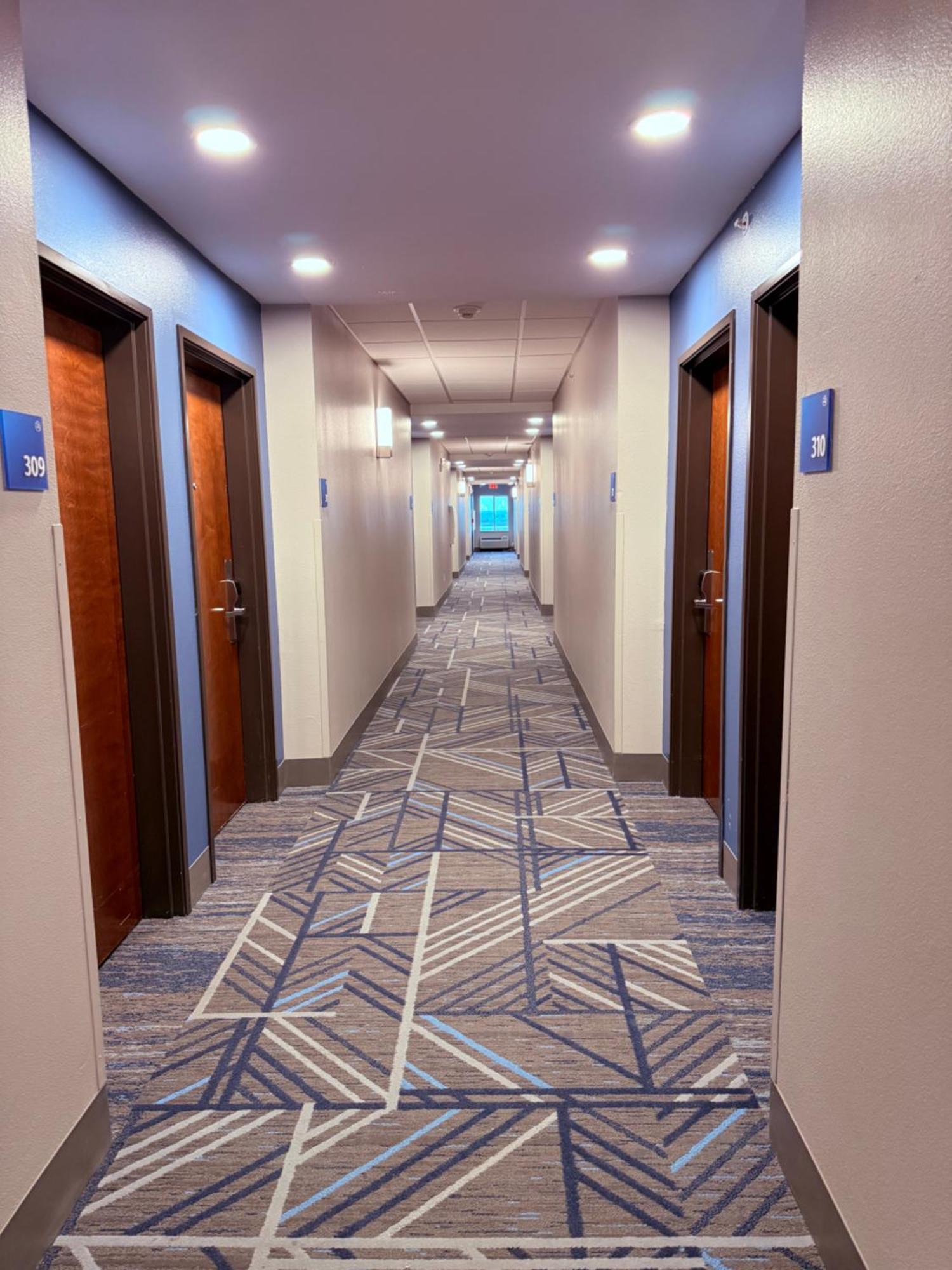 Holiday Inn Express Kenedy By Ihg Zewnętrze zdjęcie