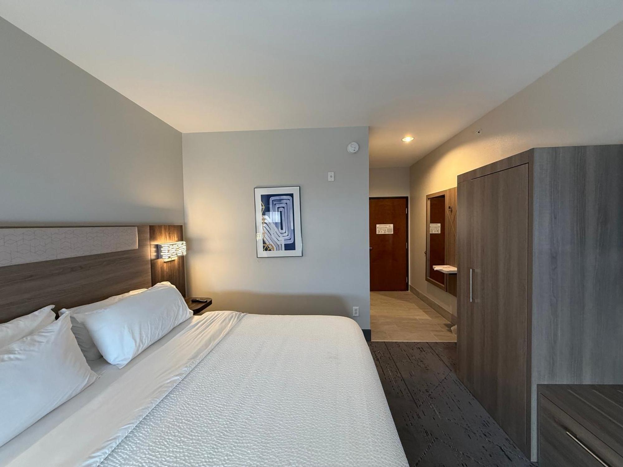 Holiday Inn Express Kenedy By Ihg Zewnętrze zdjęcie