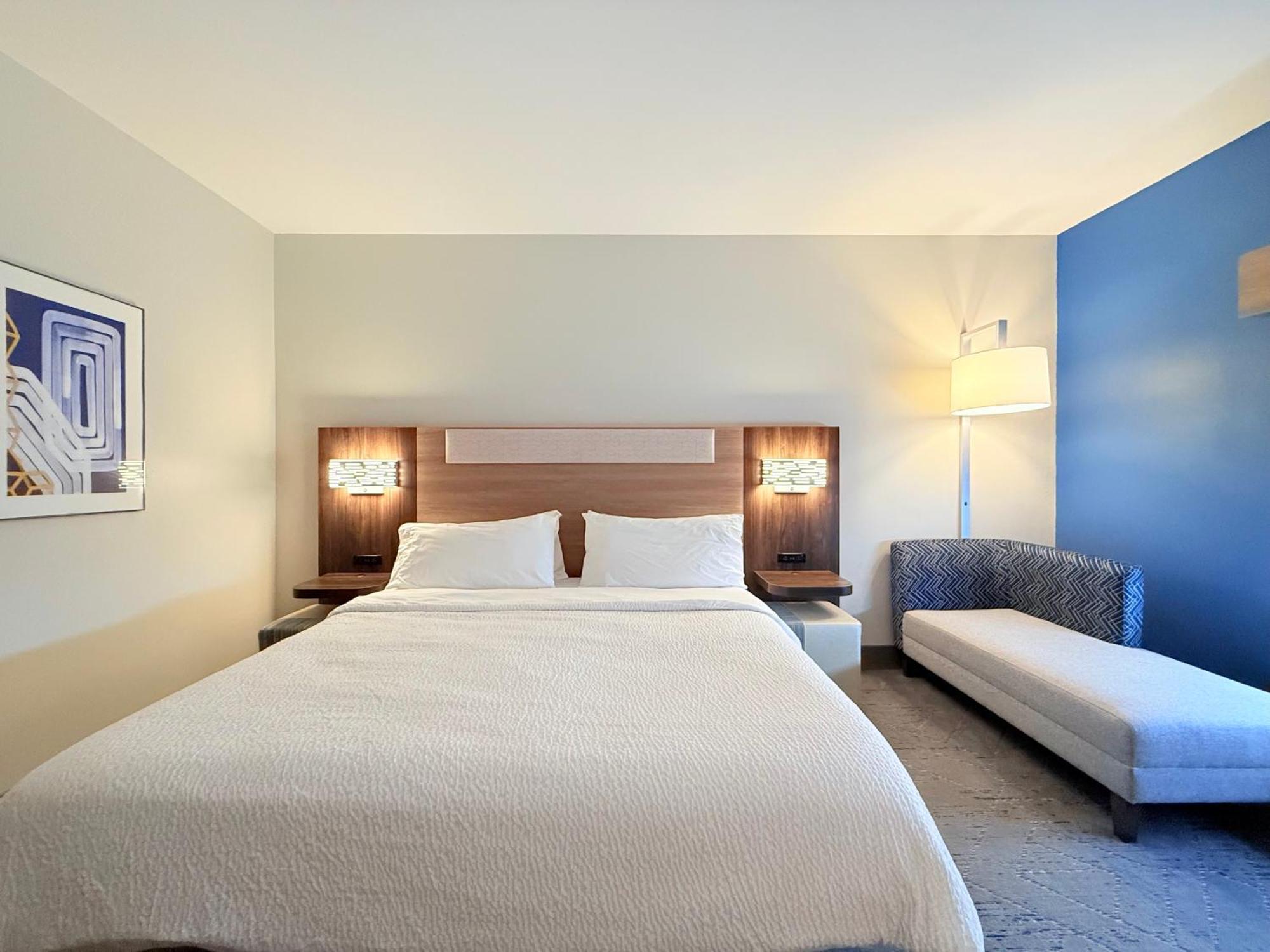 Holiday Inn Express Kenedy By Ihg Zewnętrze zdjęcie
