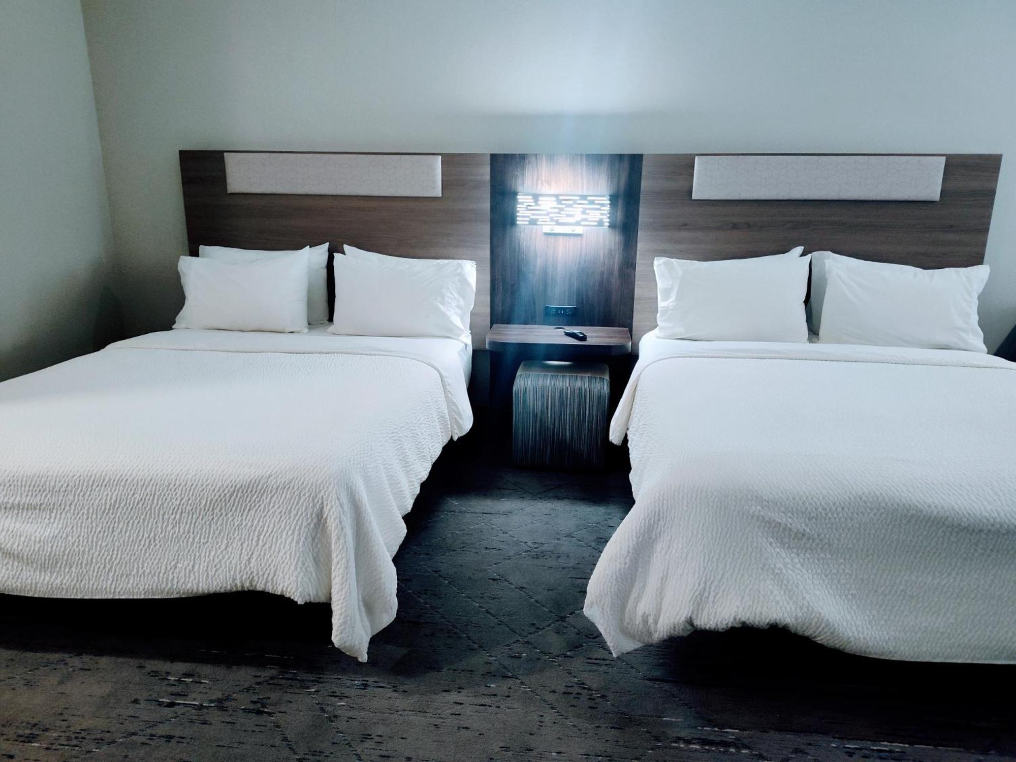 Holiday Inn Express Kenedy By Ihg Zewnętrze zdjęcie