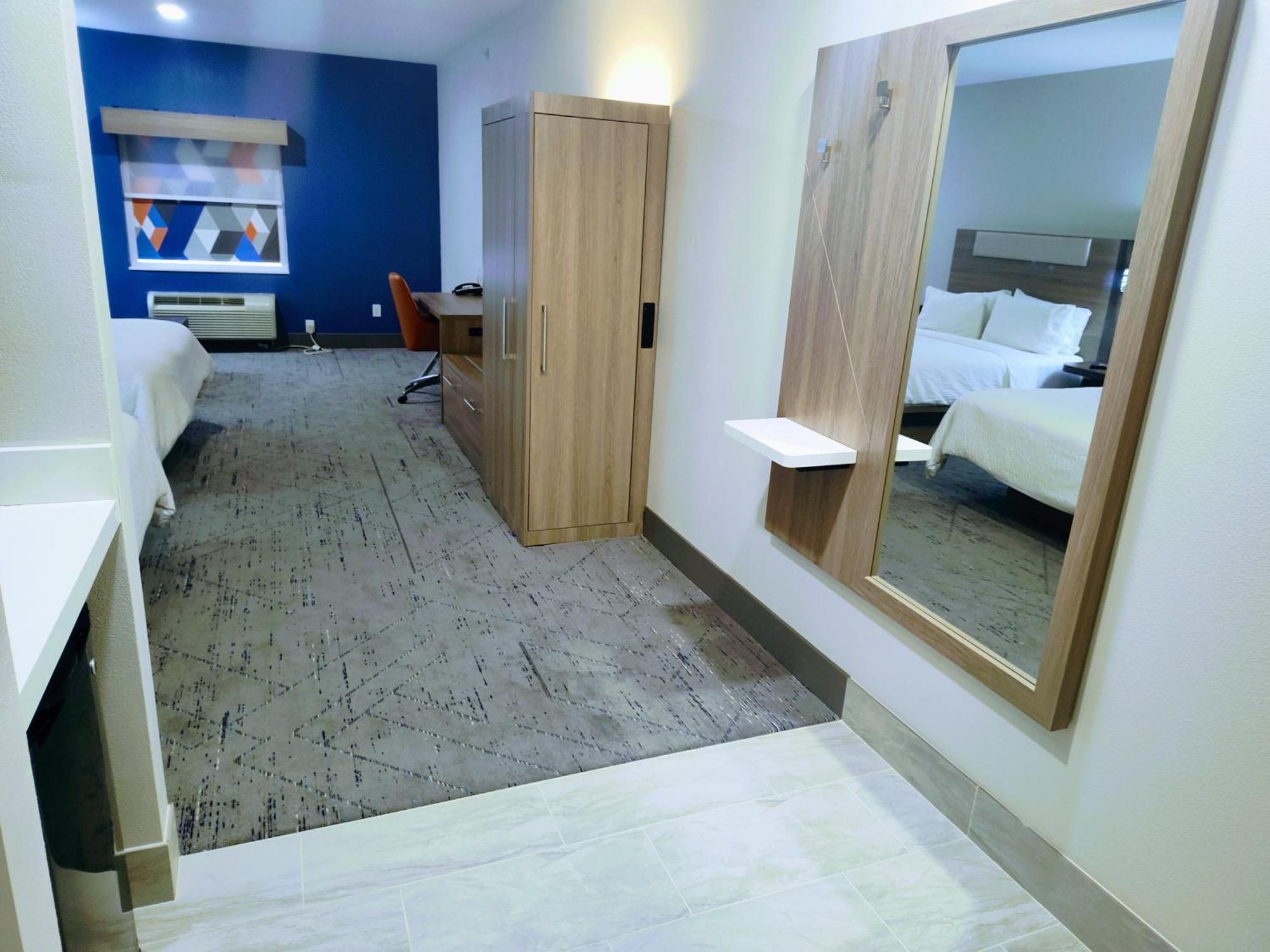 Holiday Inn Express Kenedy By Ihg Zewnętrze zdjęcie