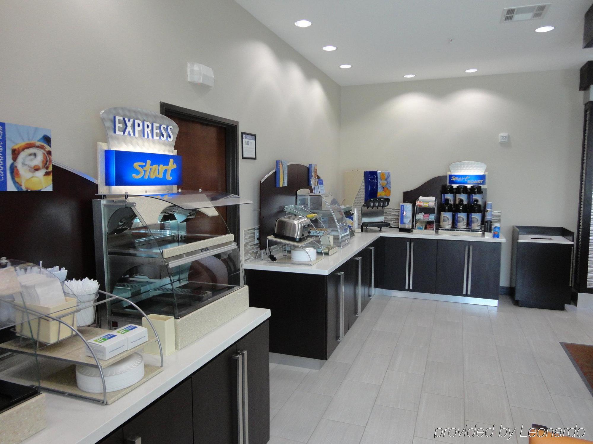 Holiday Inn Express Kenedy By Ihg Zewnętrze zdjęcie